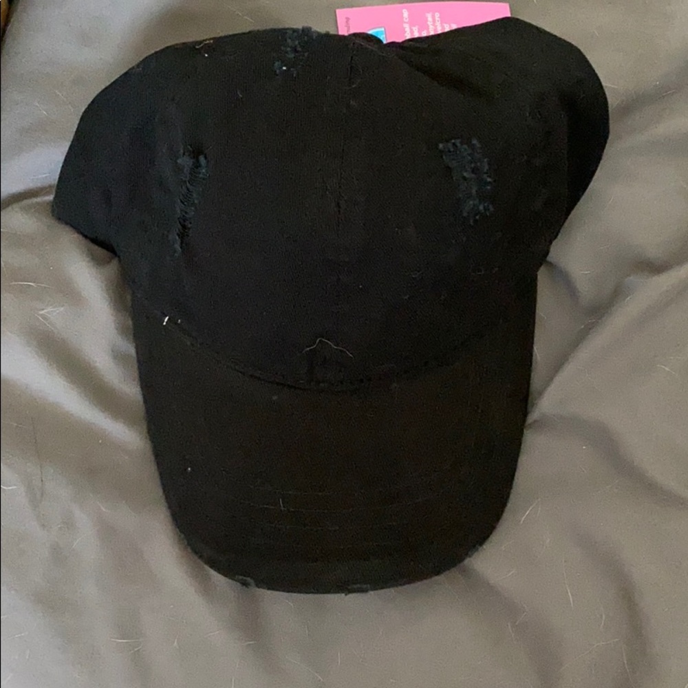 Baseball cap w/ hole in back for ponytail